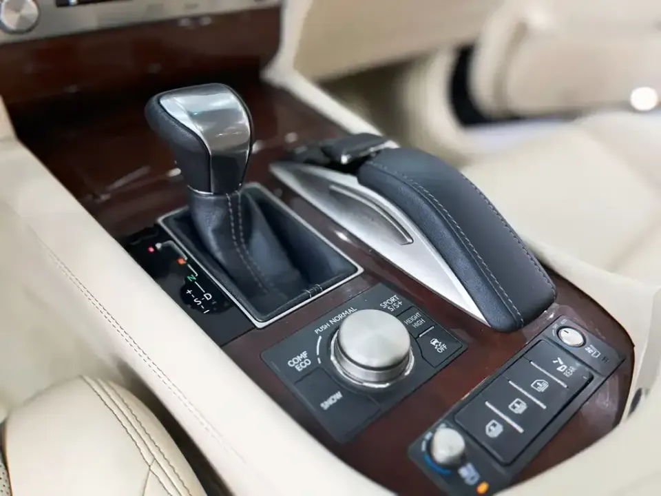 Lexus LS