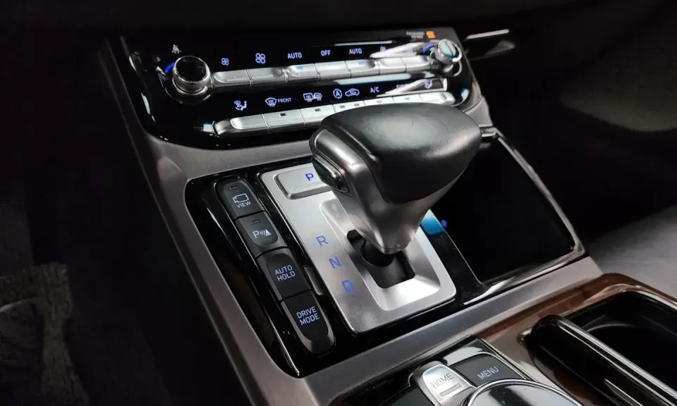 Genesis EQ900