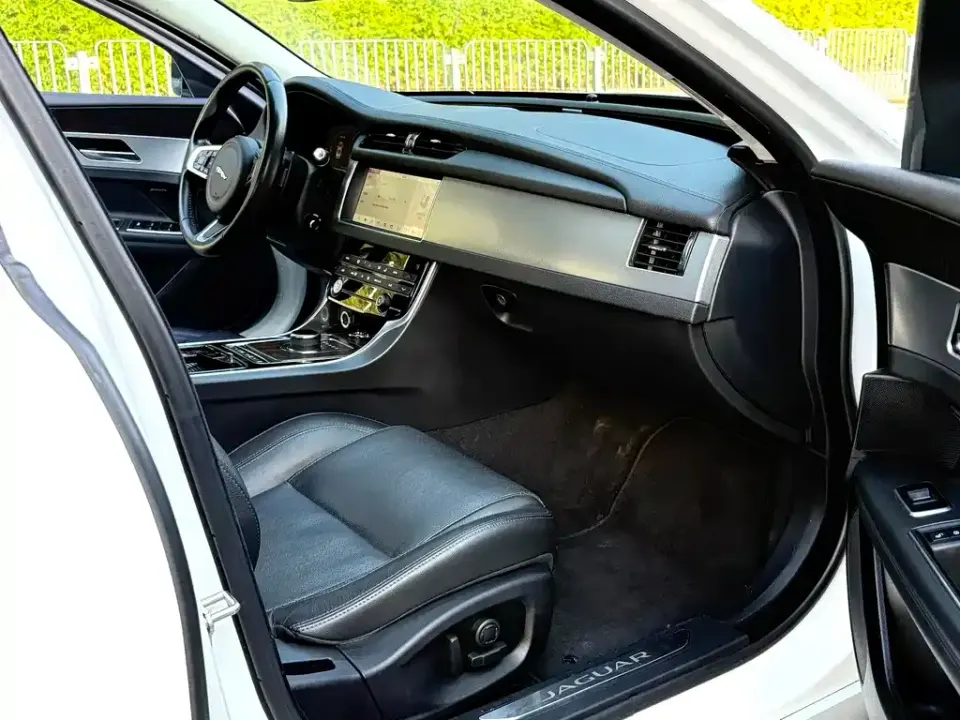 Jaguar XFL