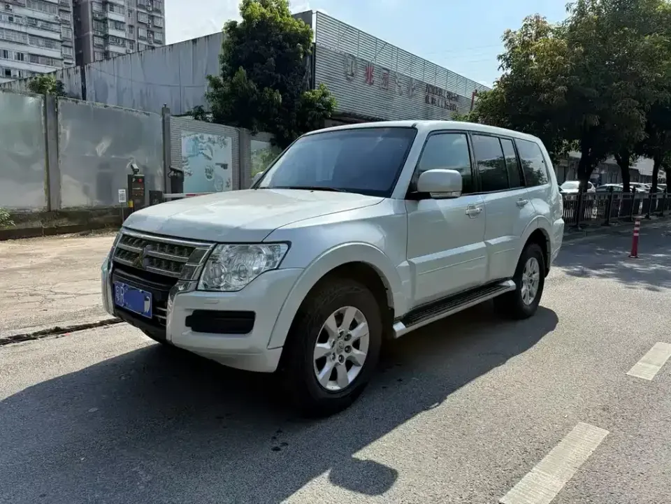 Mitsubishi Pajero (Import)