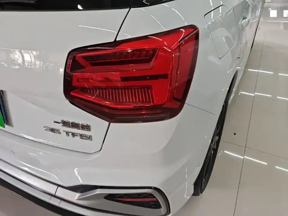 Audi Q2L