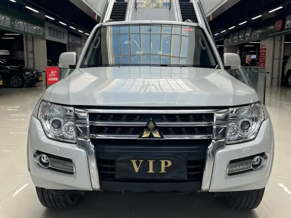 Mitsubishi Pajero (Import)