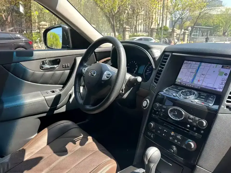 Infiniti QX70