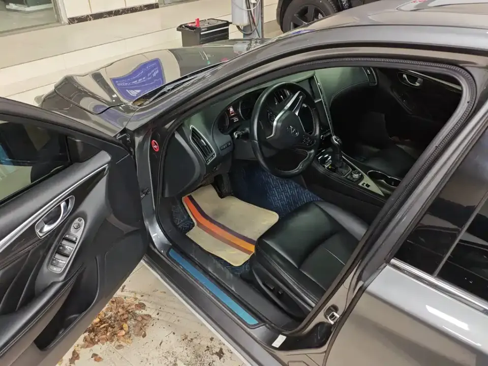 Infiniti Q50L