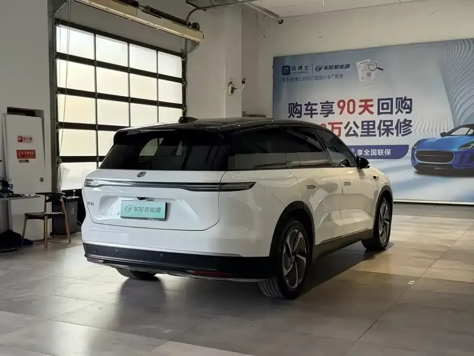 Nio ES8
