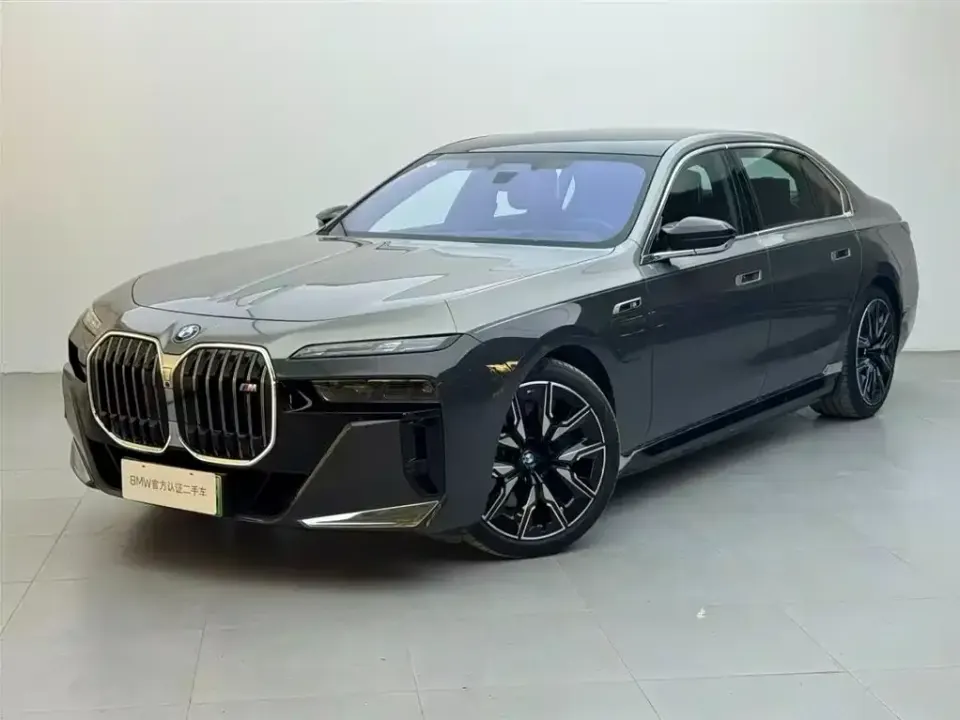 BMW i7 M70L