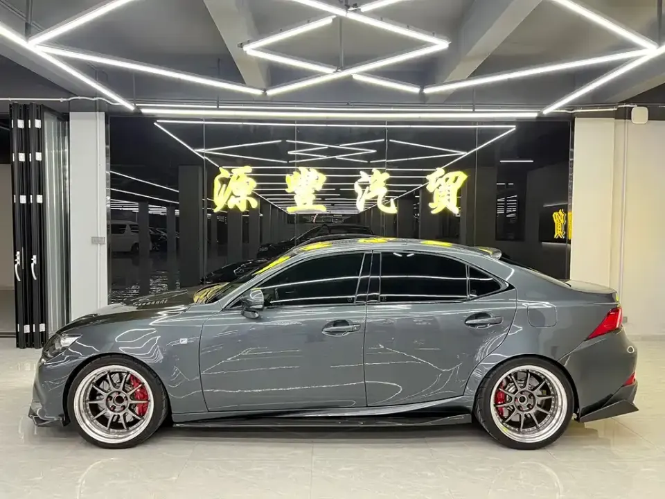 Lexus IS