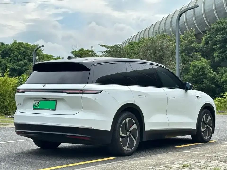 Nio ES8
