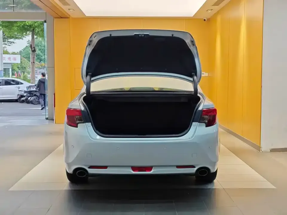 Toyota Reiz