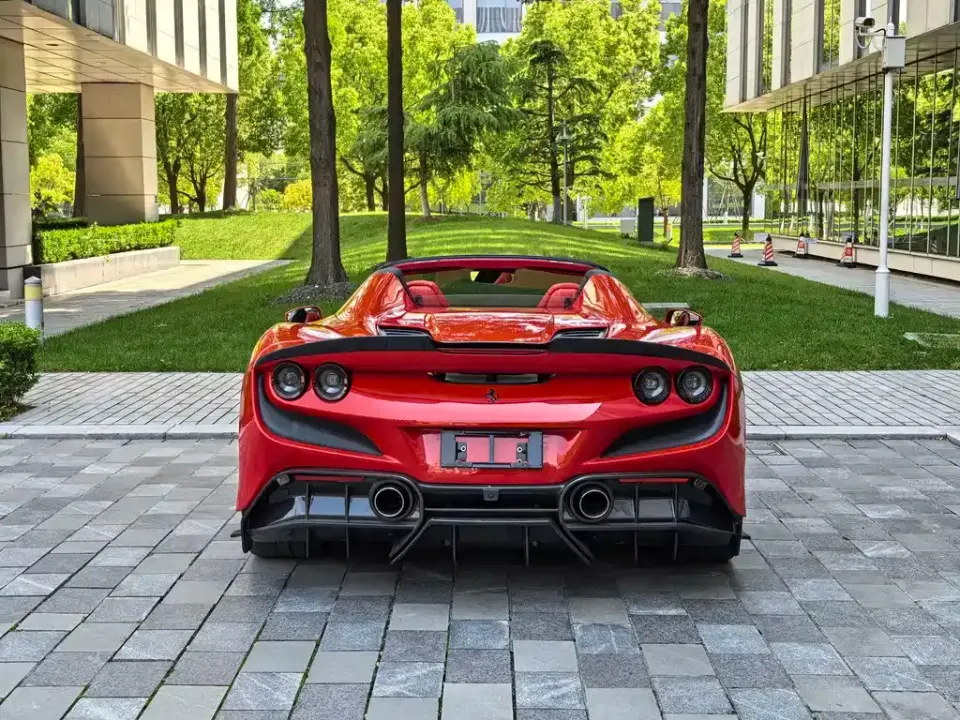 Ferrari F8