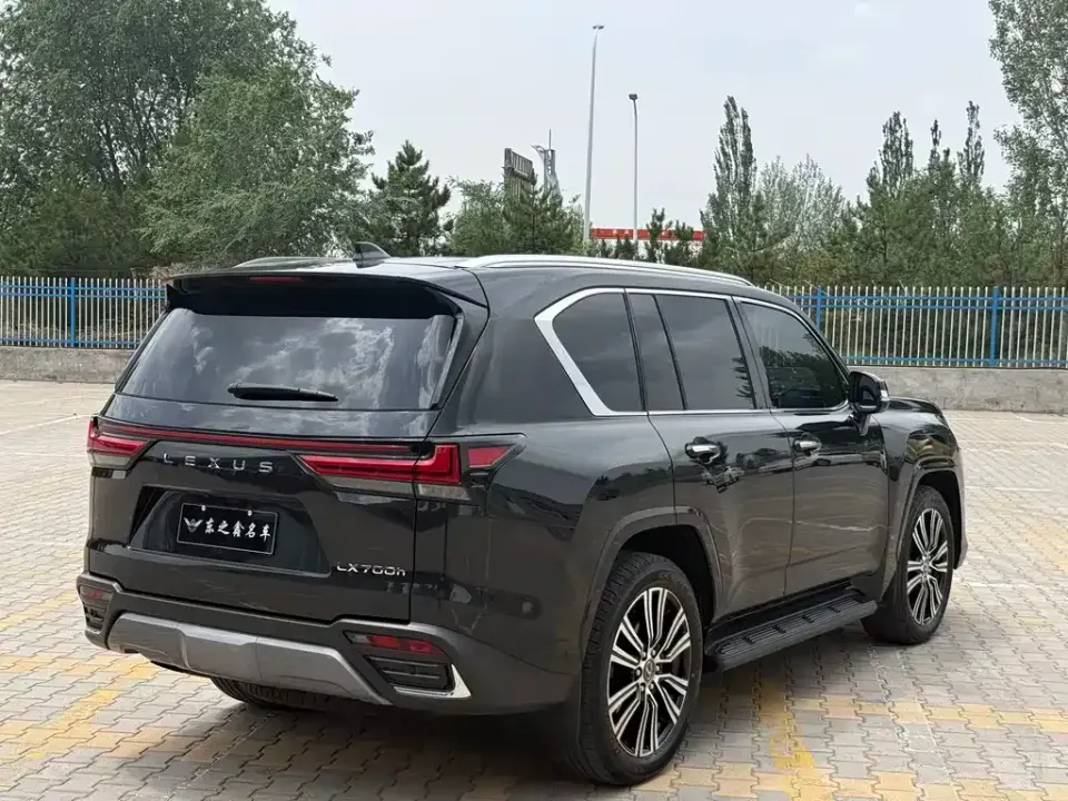 Lexus LX