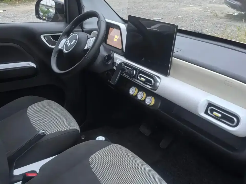 Wuling MINIEV