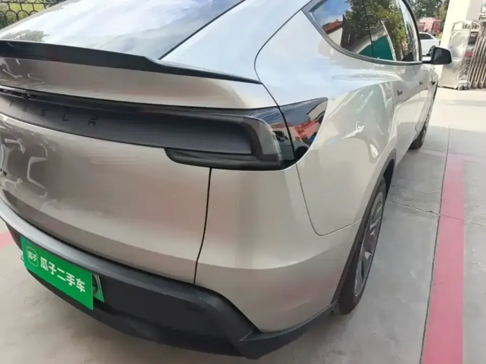 Tesla Model Y L