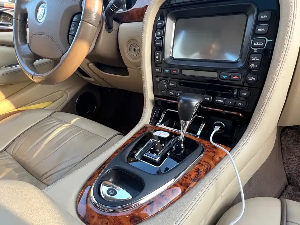 Jaguar XJ