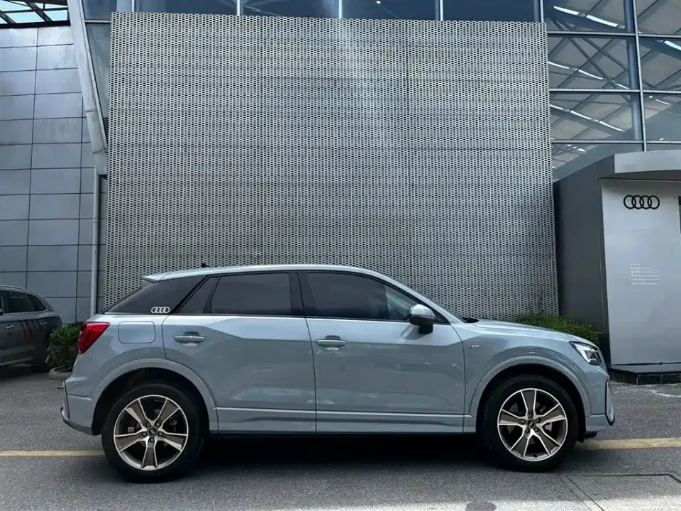 Audi Q2L