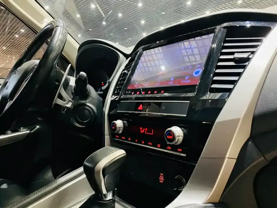 Mitsubishi Pajero Sport (Import)