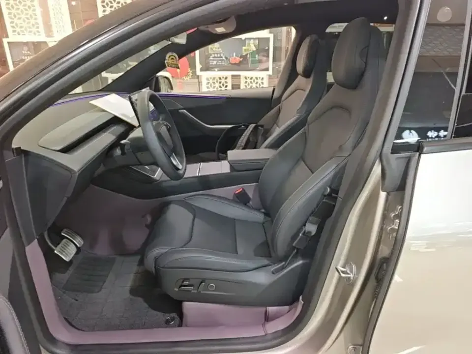 Tesla Model Y L