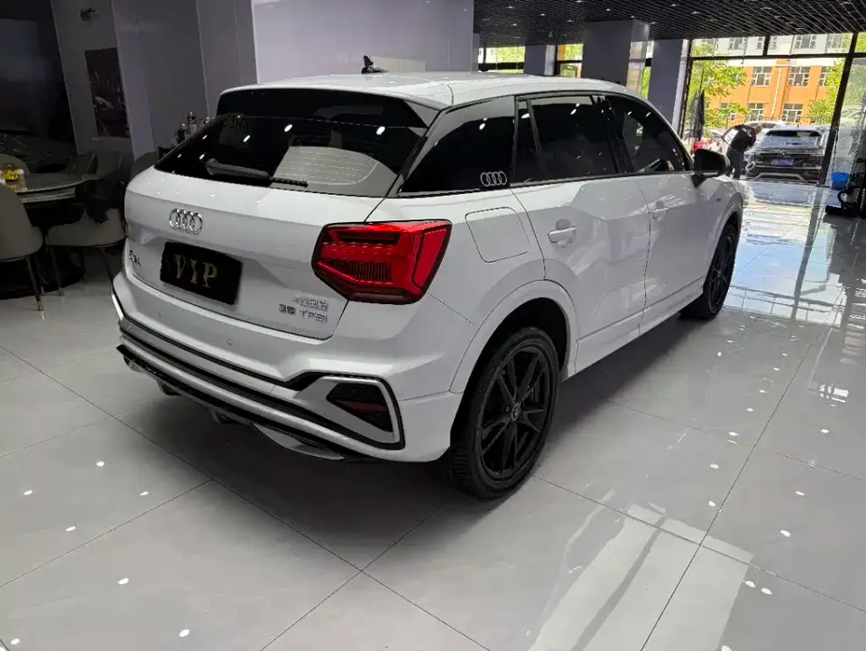 Audi Q2L