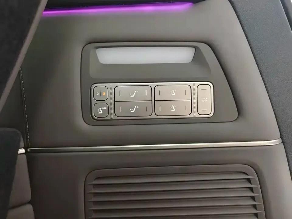 Nio ES8
