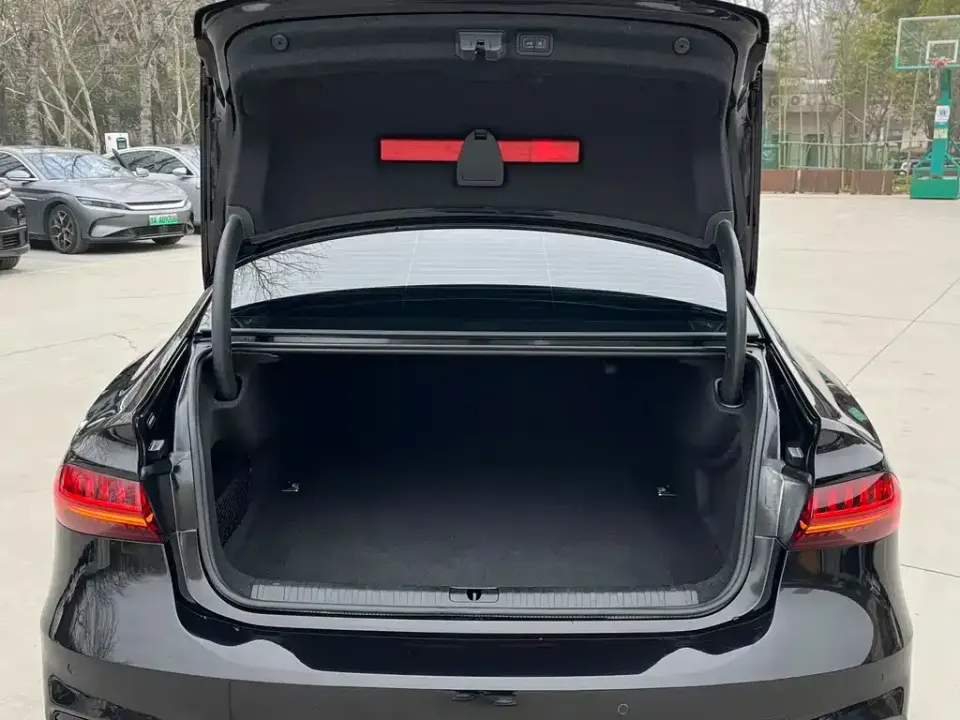 Audi A7L