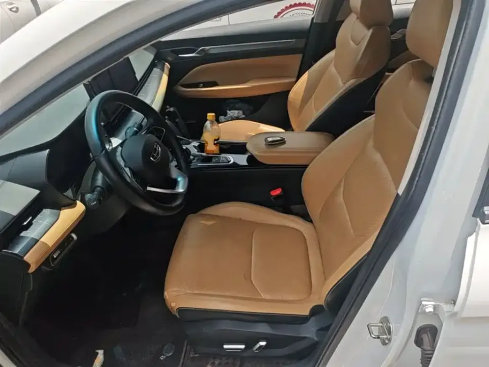 Geely L HiP
