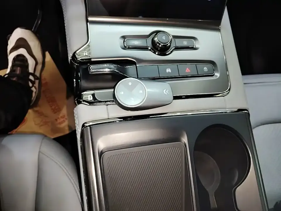 Nio EC6