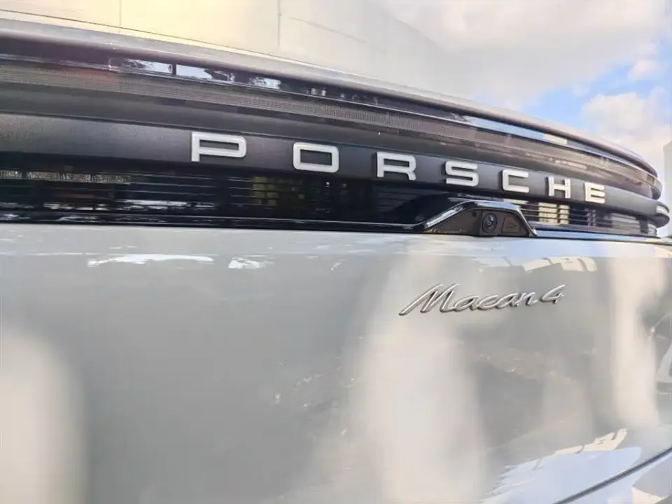 Porsche Macan EV