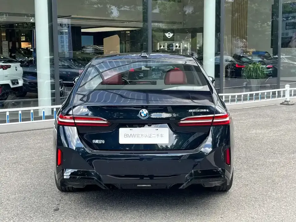 BMW i5