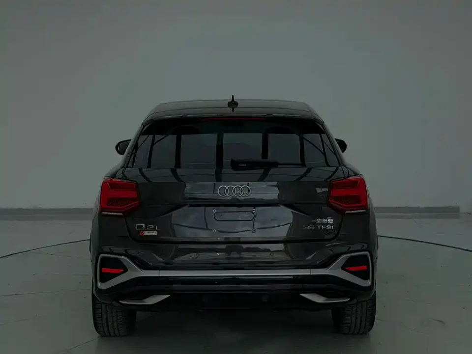 Audi Q2L