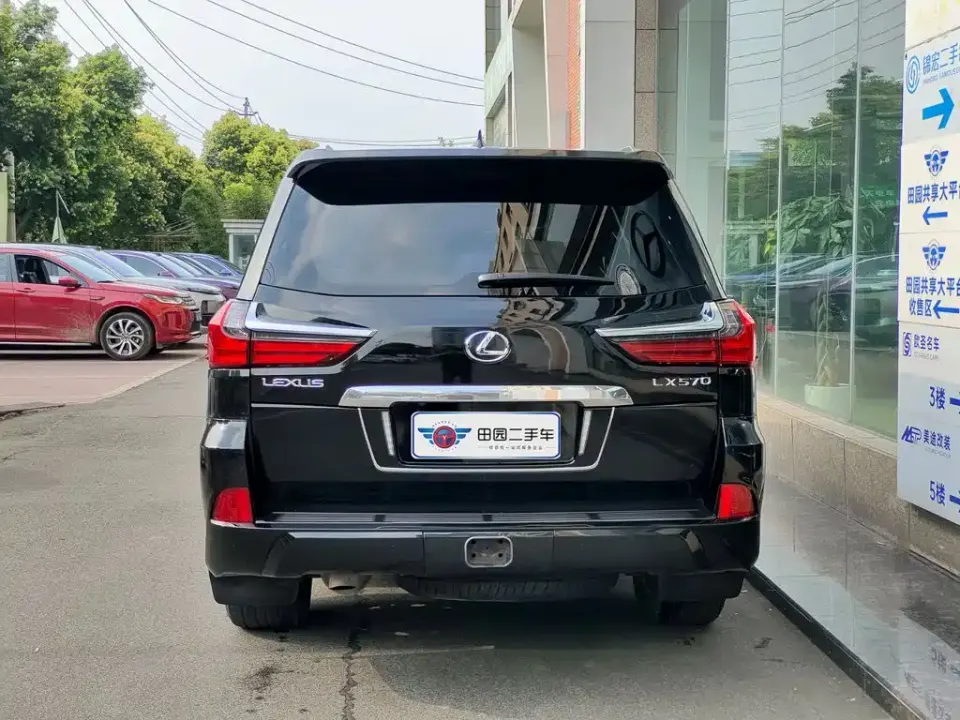 Lexus LX