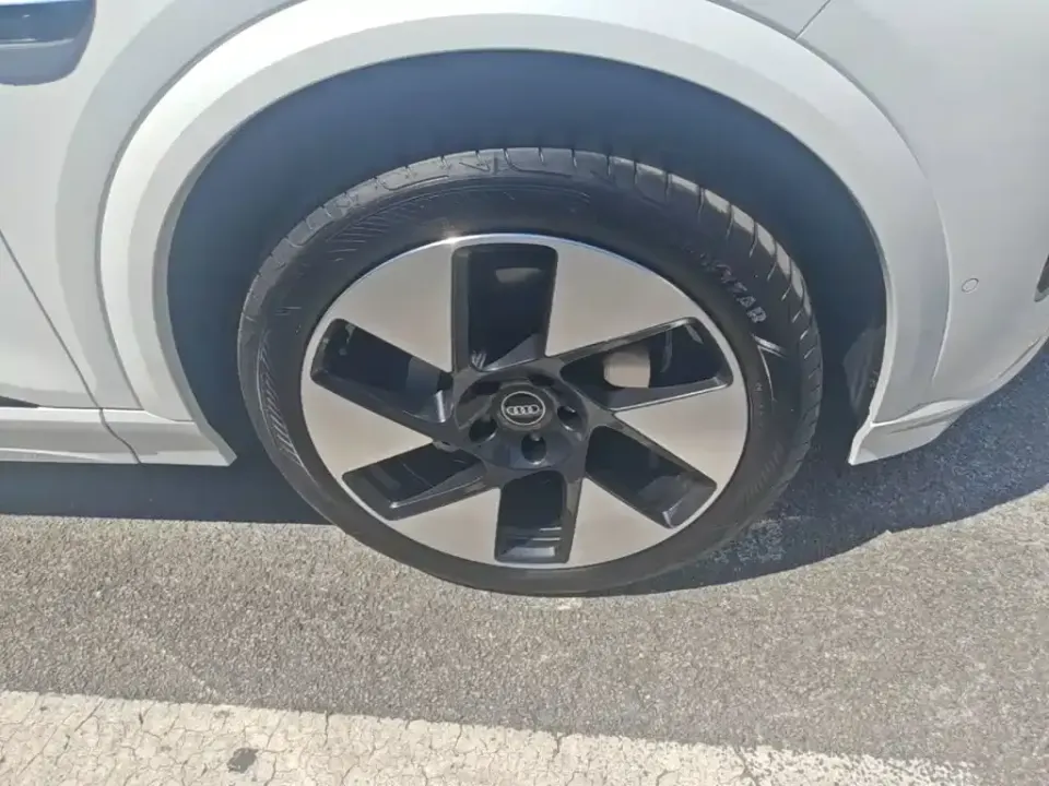 Audi Q6L e-tron