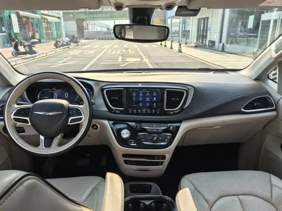 Chrysler Grand Voyager PHEV (Import)