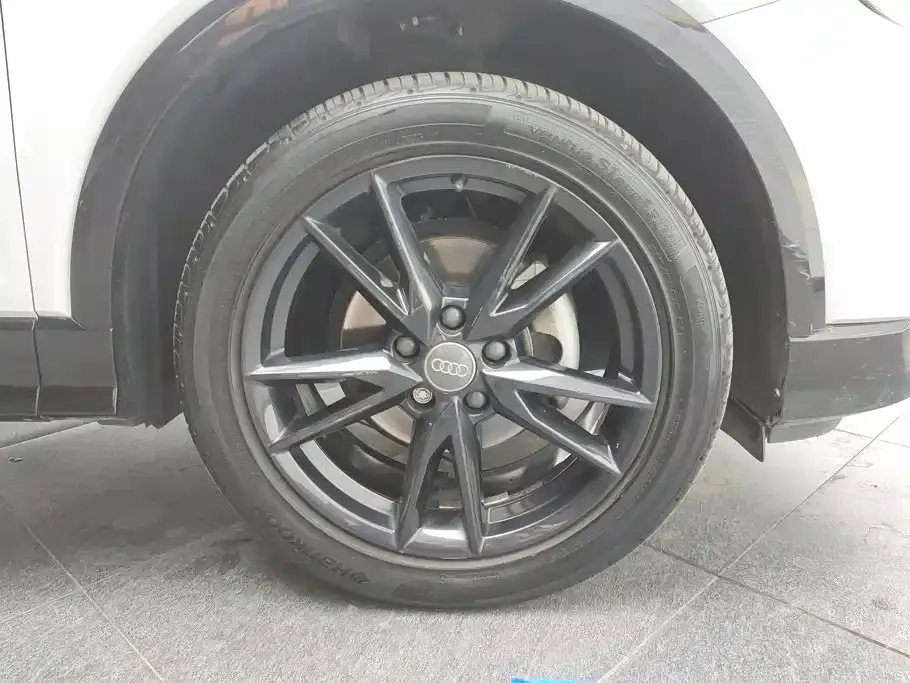 Audi Q2L