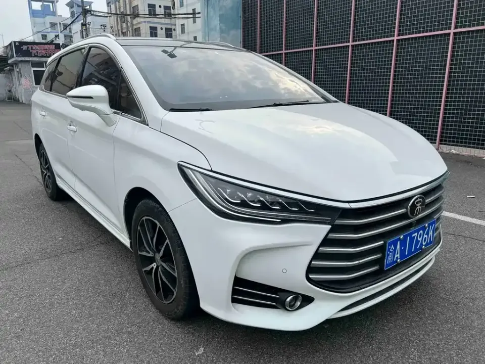 BYD MAX