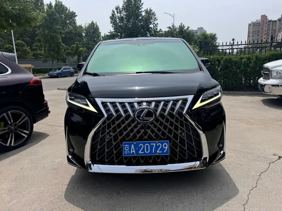 Lexus LM