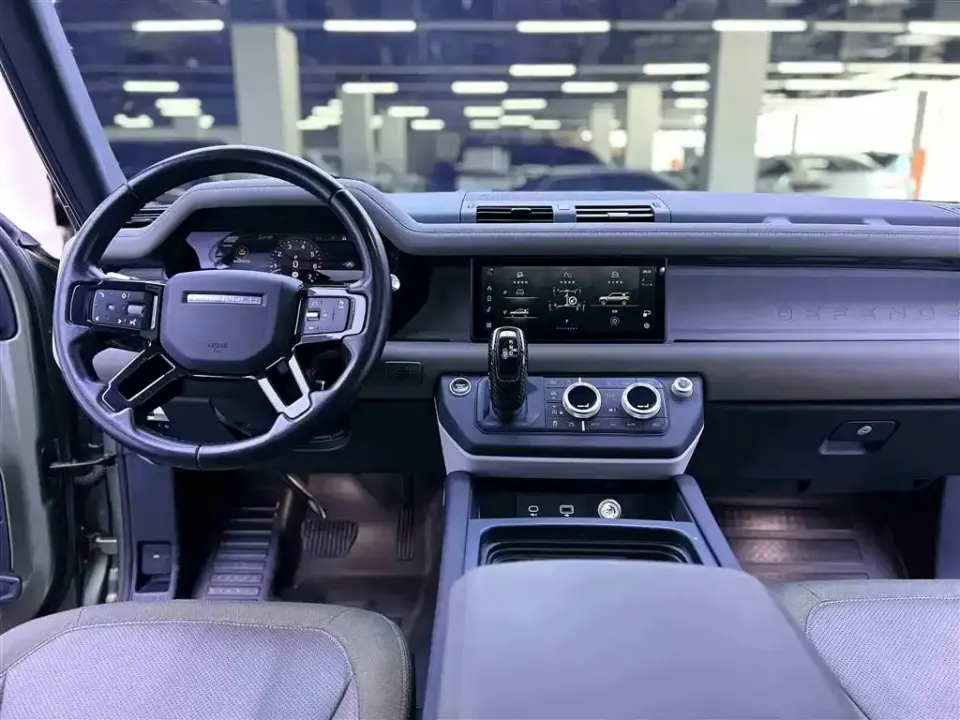 Land Rover Defender