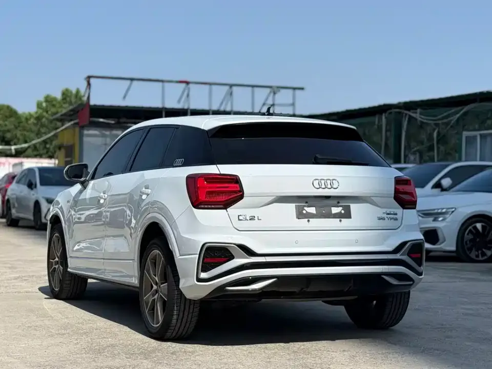 Audi Q2L