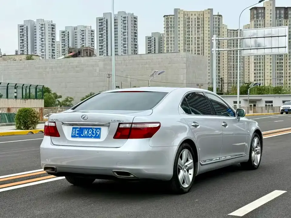 Lexus LS