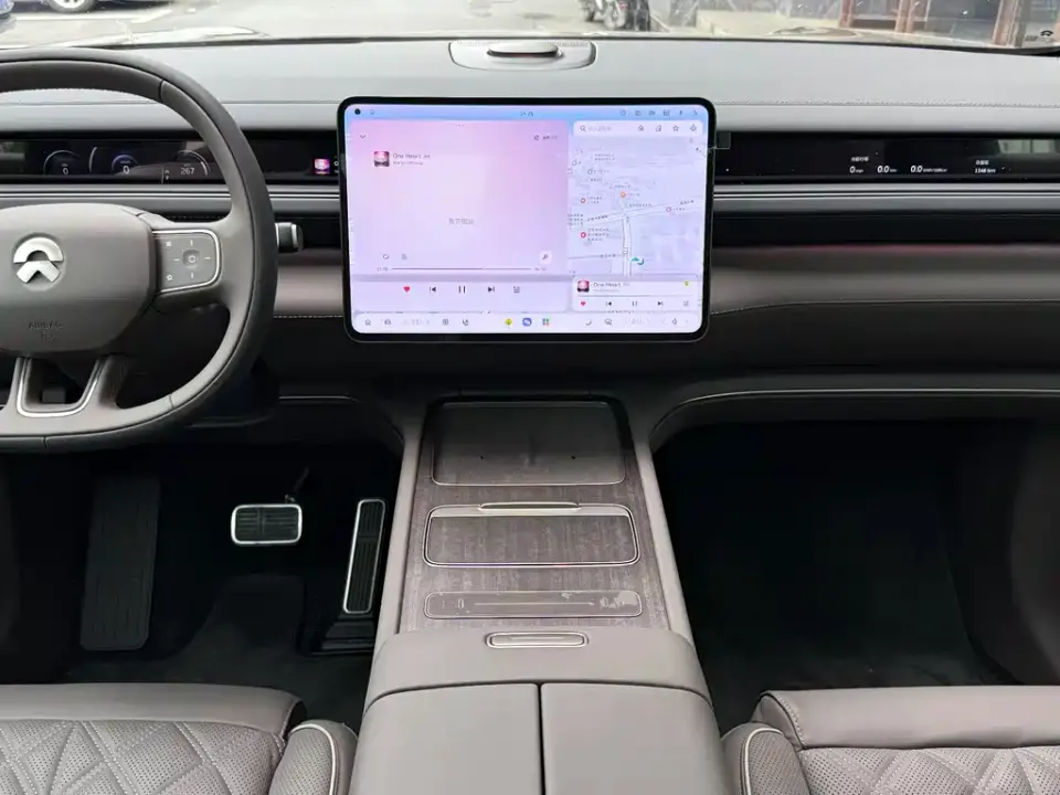 Nio ES8