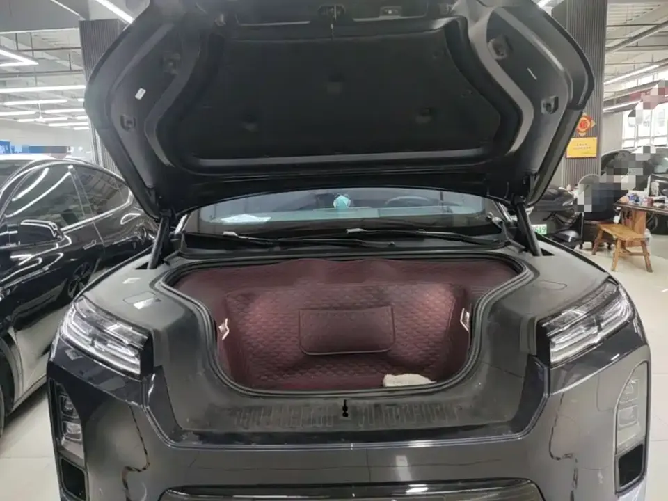 Nio ES8
