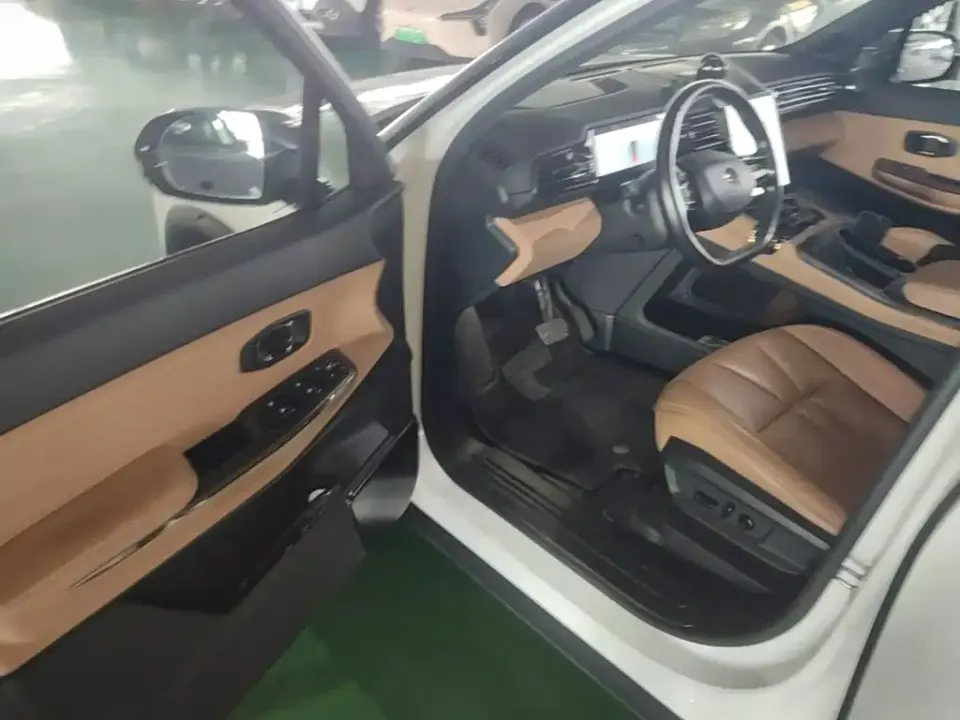 Nio ES8