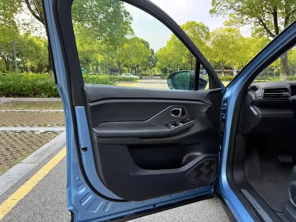 Nio ES8