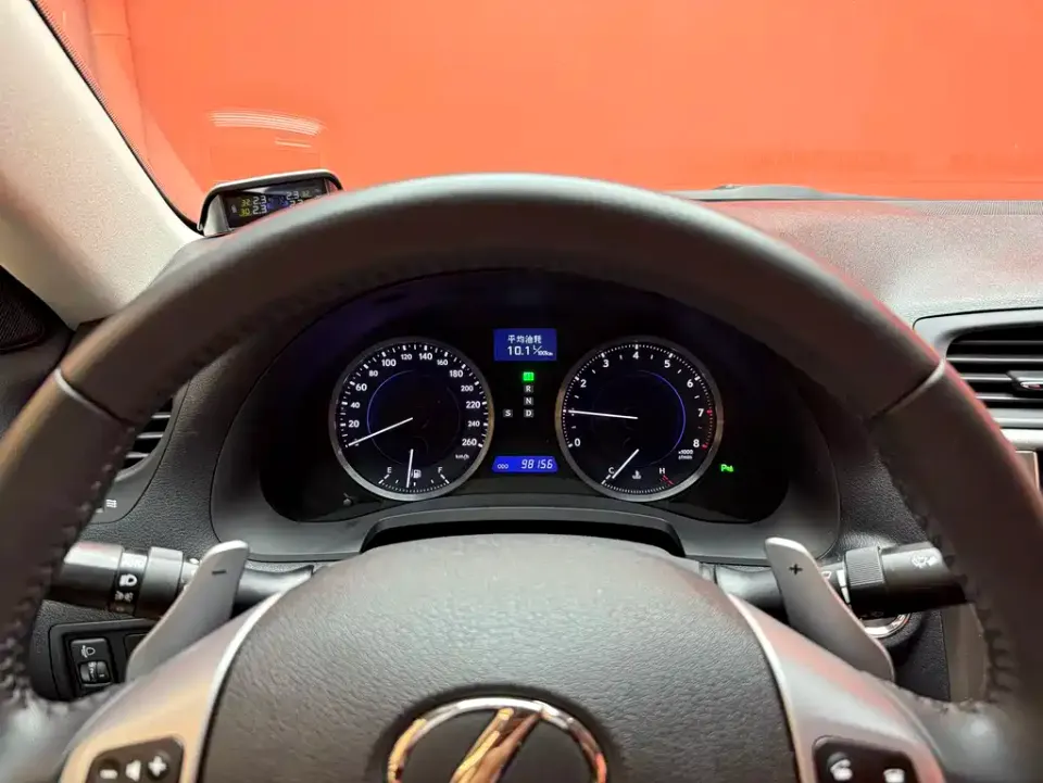 Lexus IS
