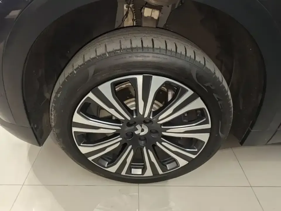 Nio ES8