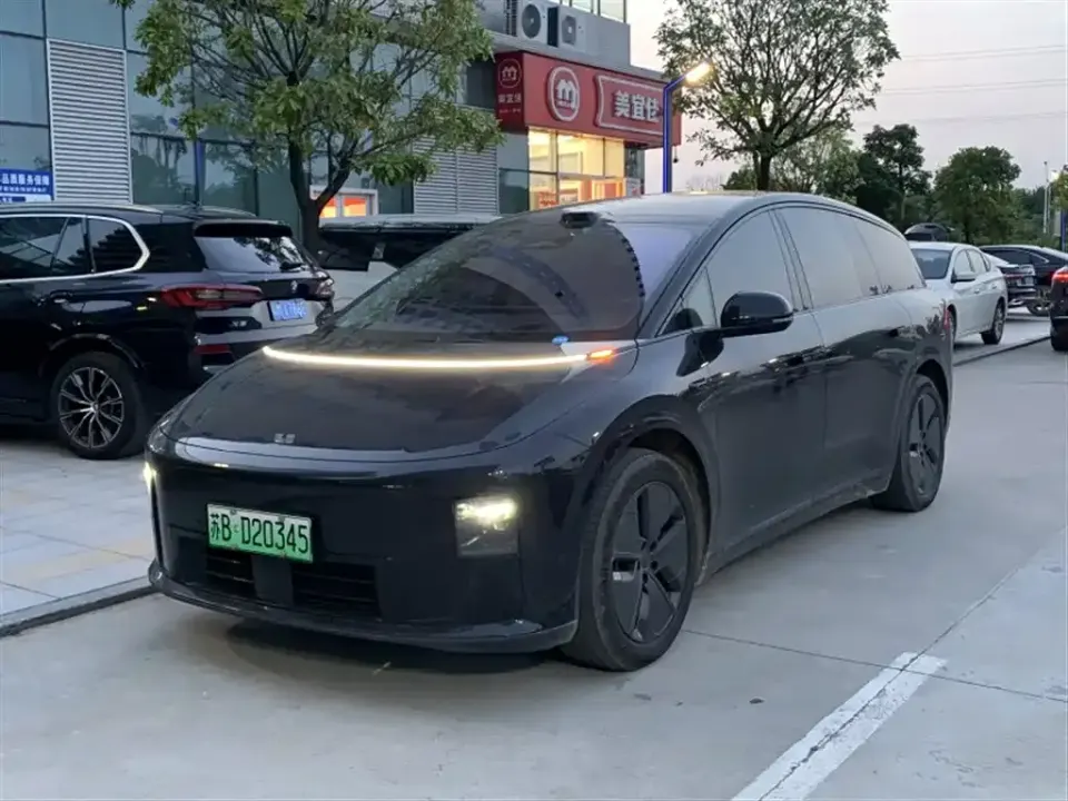 Li Li i8