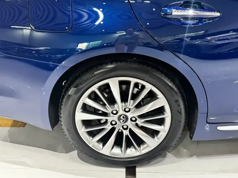 Infiniti Q50L
