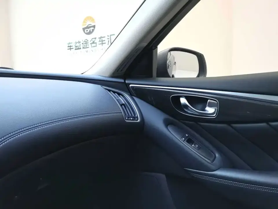 Infiniti Q50L