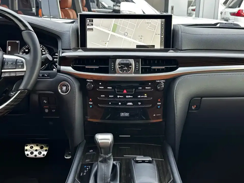Lexus LX