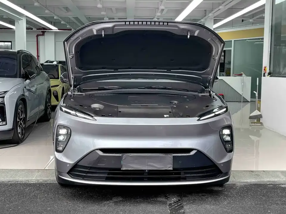 Nio ES8