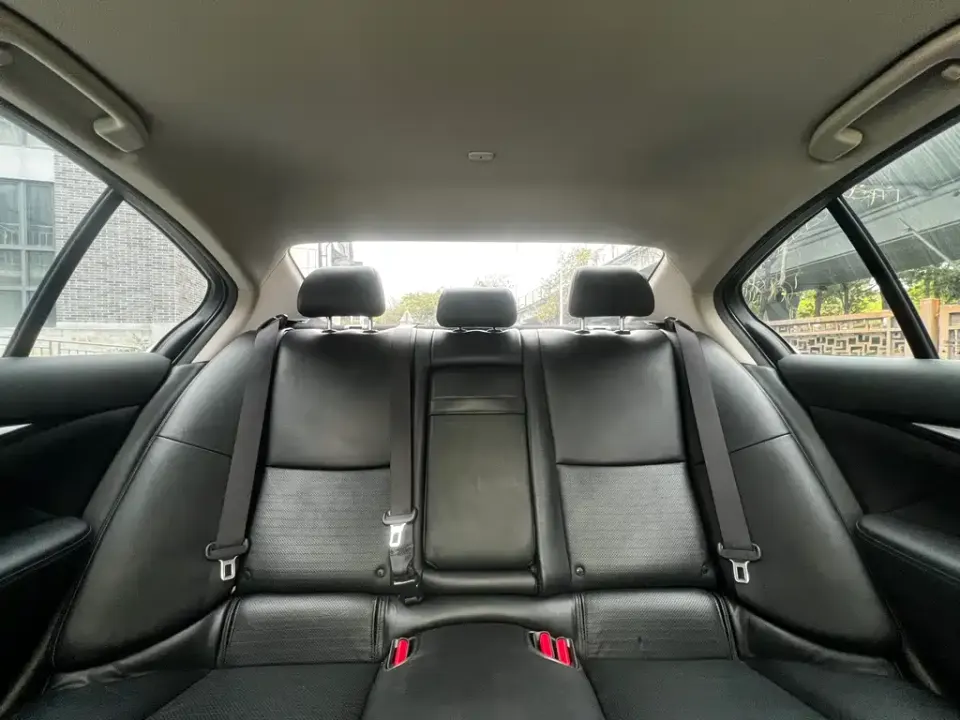 Infiniti Q50L